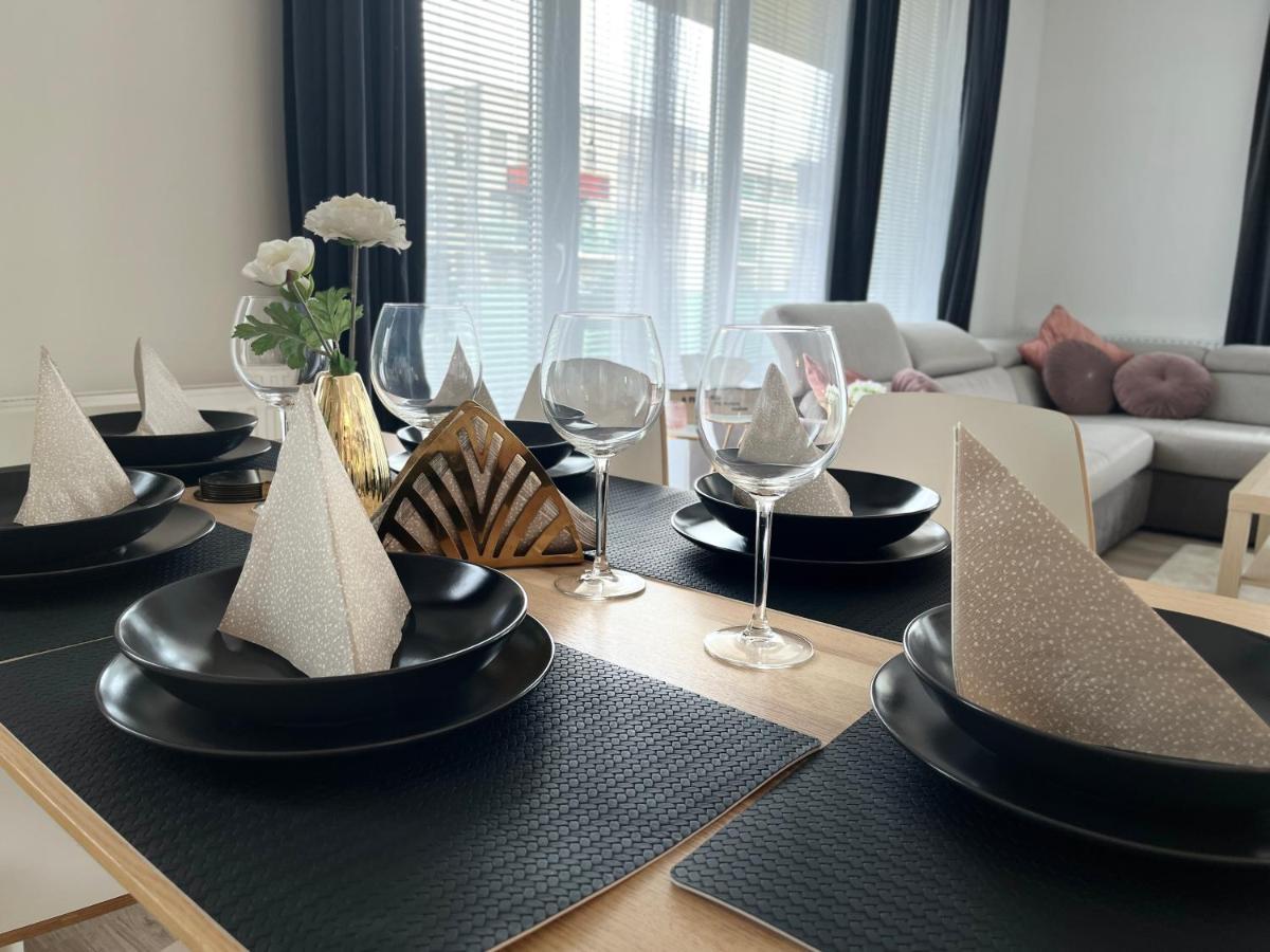Diamond Apartments - 3 Bedroom, Luxurious Apartment In The Heart Of The City Boedapest Buitenkant foto